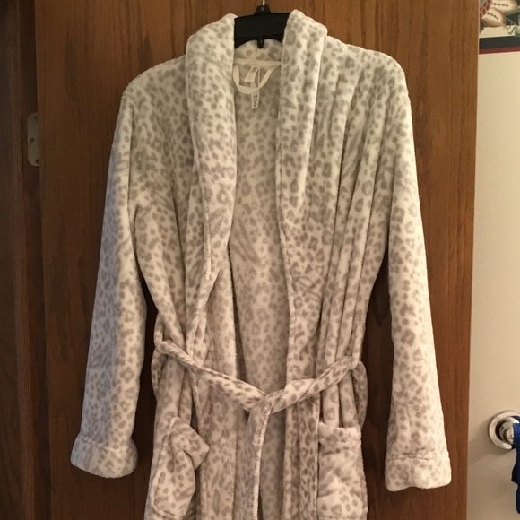 Gilligan & O'Malley Other - Snow Leopard Fleece Robe